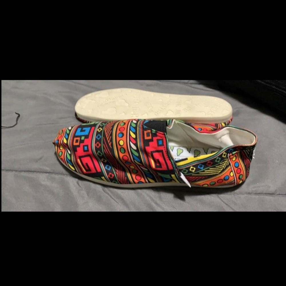 Women’s canvas shoes